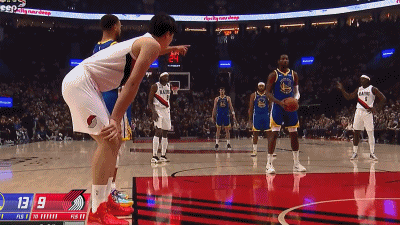 媒體人：被柯瑞連著點名打，別說楊瀚森了，昨天的戈登也頂不住