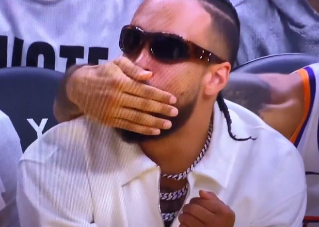 頂包未果！狄龍口吐芬芳，利弗斯摀狄龍嘴搶著吃T被裁判識破