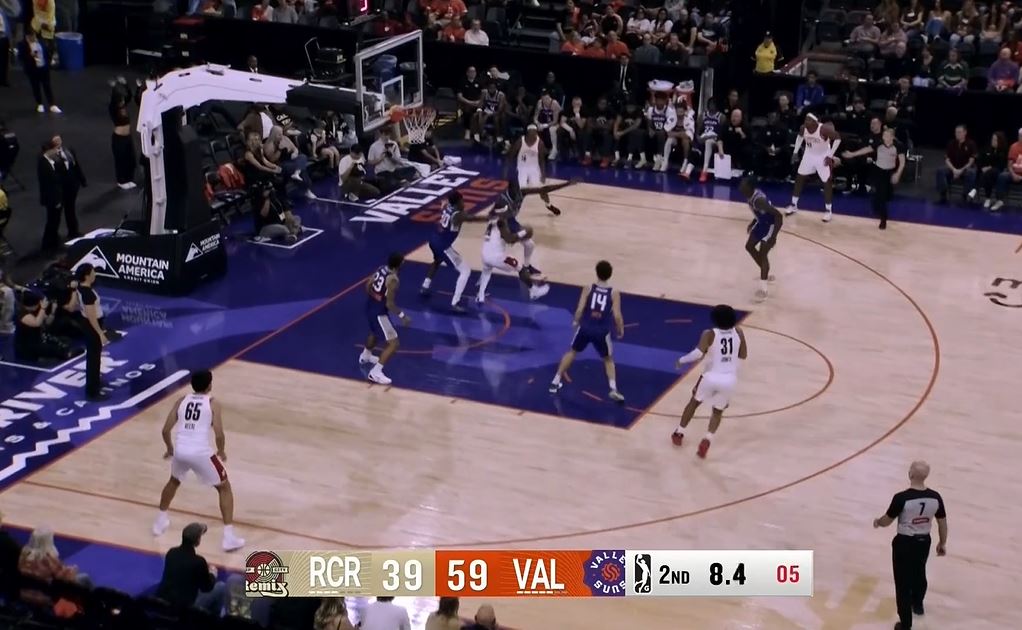 很全面！馬魯阿奇半場3中2得到7分2助攻2截2封蓋