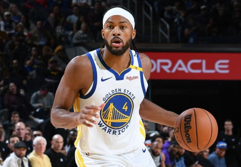 穆迪連續兩場得分20+且投進五個以上三分球，隊史第三年少