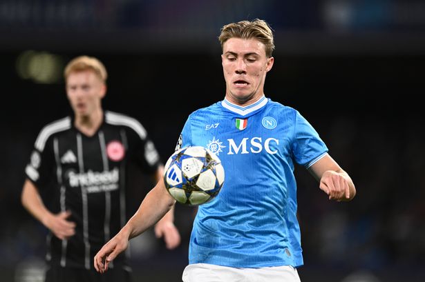 曼晚：霍伊倫很想留在曼聯，但為了世杯賽他的立場改變了