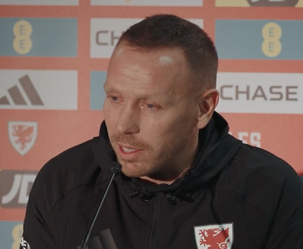 威爾斯主帥因停賽無緣場邊指揮，威爾遜因停賽缺戰列支敦士登